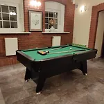 Szwajcarka Z Sauna I Jacuzzi 3*