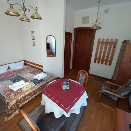 Szwajcarka Z Sauna I Jacuzzi 3*