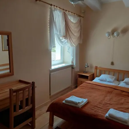 Szwajcarka Z Sauna I Jacuzzi 3*