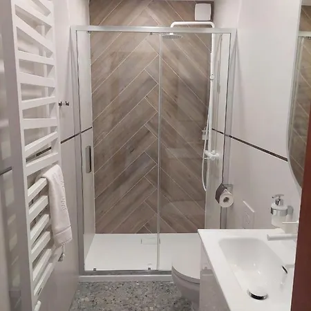 Szwajcarka Z Sauna I Jacuzzi 3*