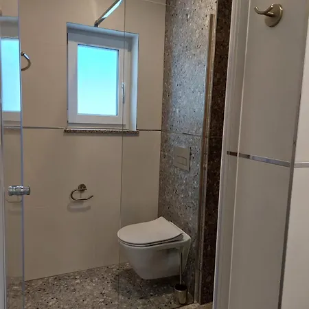 Szwajcarka Z Sauna I Jacuzzi 3*
