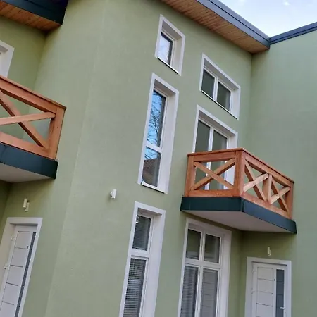 Szwajcarka Z Sauna I Jacuzzi 3*