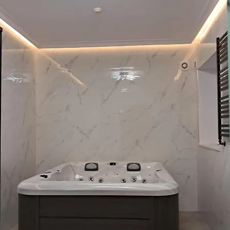 Szwajcarka Z Sauna I Jacuzzi Panzió