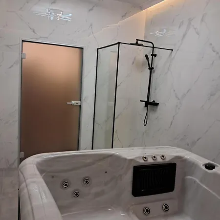 Szwajcarka Z Sauna I Jacuzzi